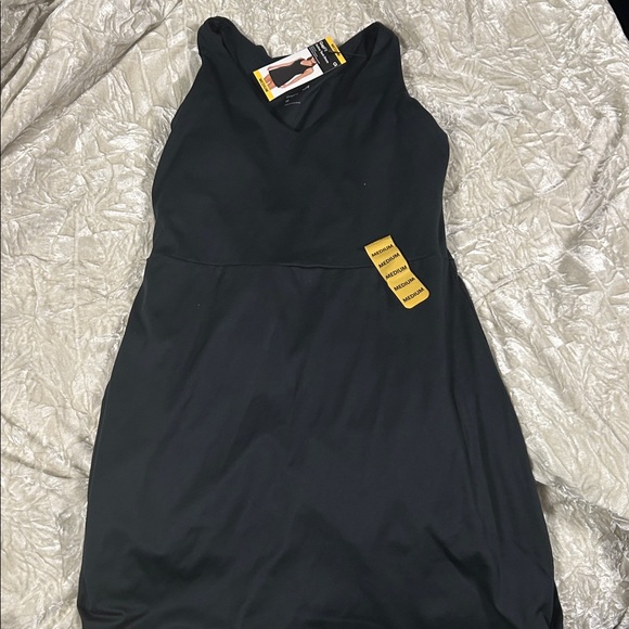NWT Gap Fit Black Sleeveless Active Sport Dress with Shorts Pocket - Picture 9 of 10